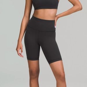 LuluLemon Wunder Train High-Rise Short 8" in Black
